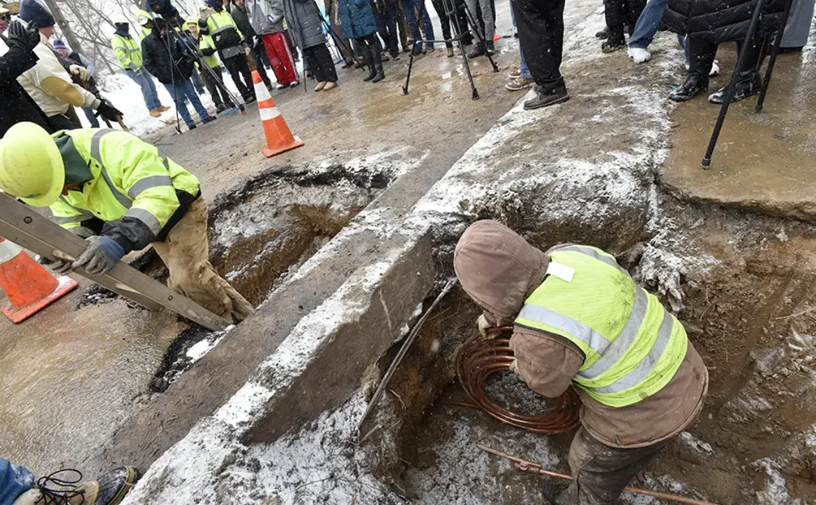 Lansing replaces lead service line